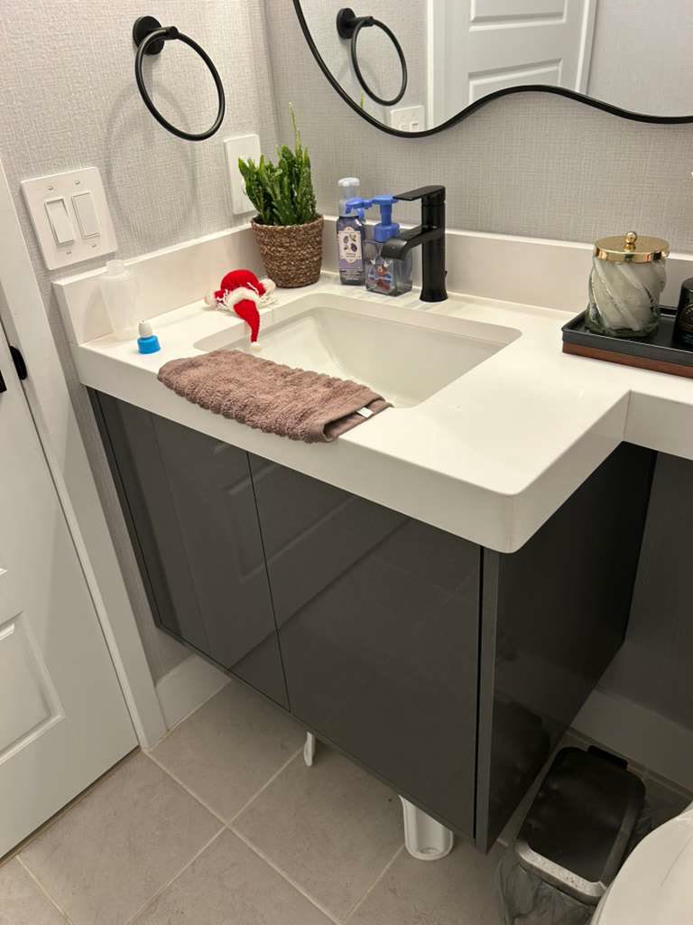 Floating Gloss Vanity &mdash; Vanity