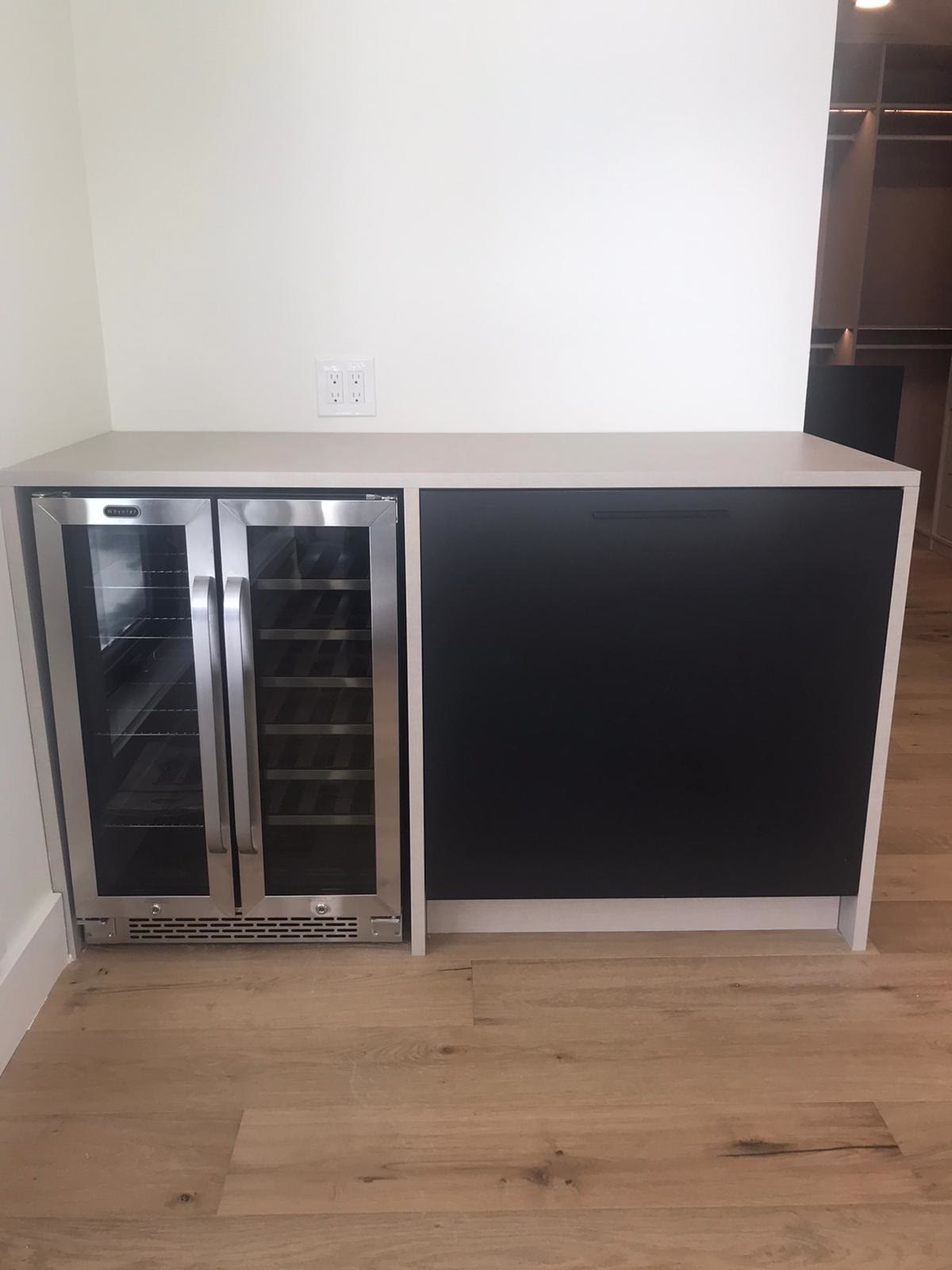 Man-Cave Beverage Bar &mdash; Entertainment